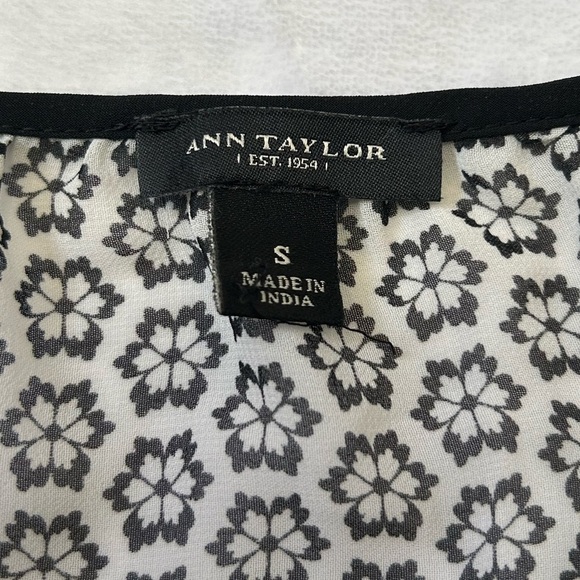 Ann Taylor Black & White Floral Blouse - Picture 2 of 7